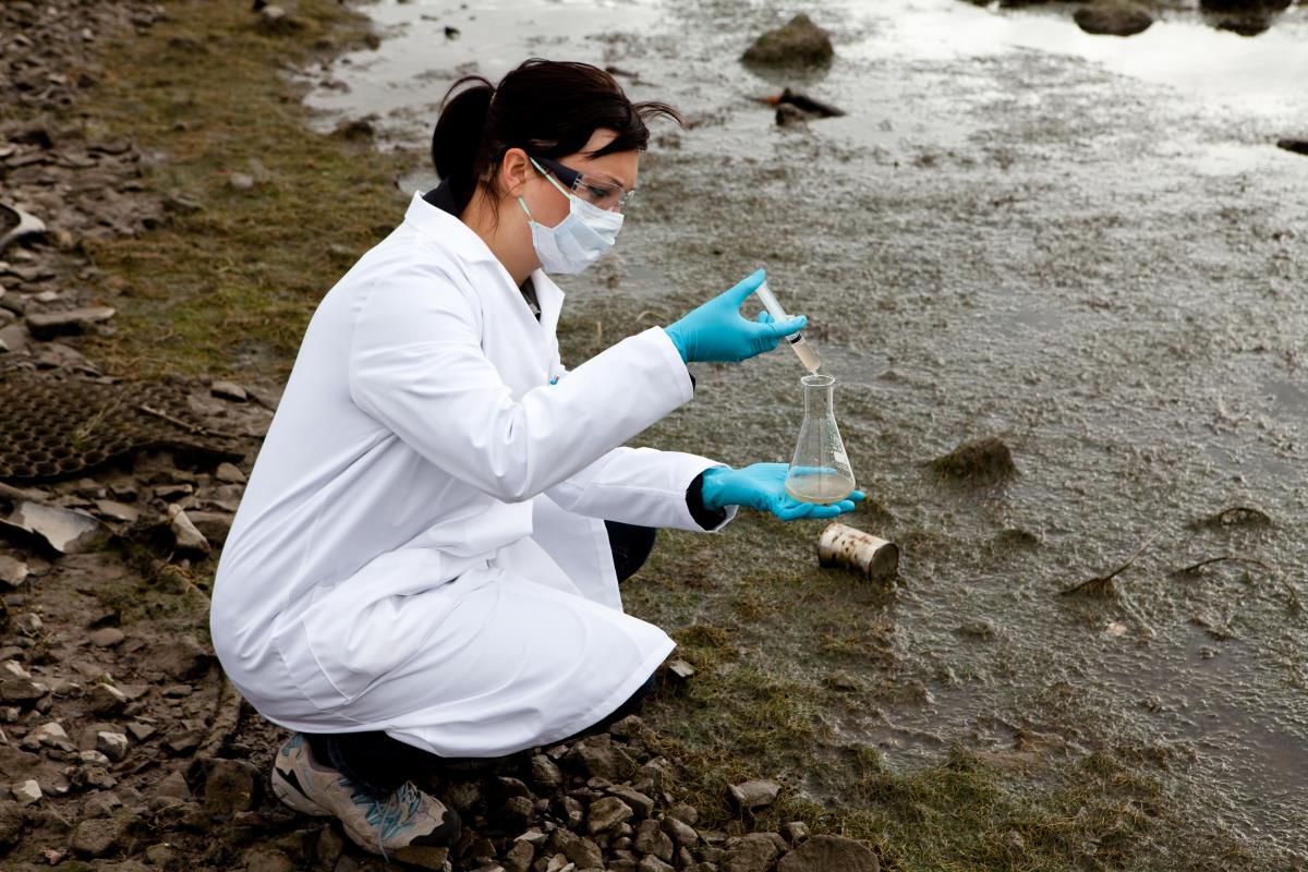 Collect dissolved oxygen water samples Collect dissolved oxygen water samples