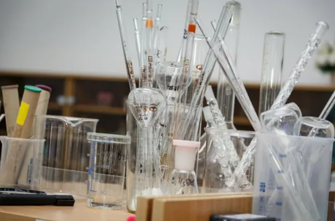 Common utensils in water testing laboratories